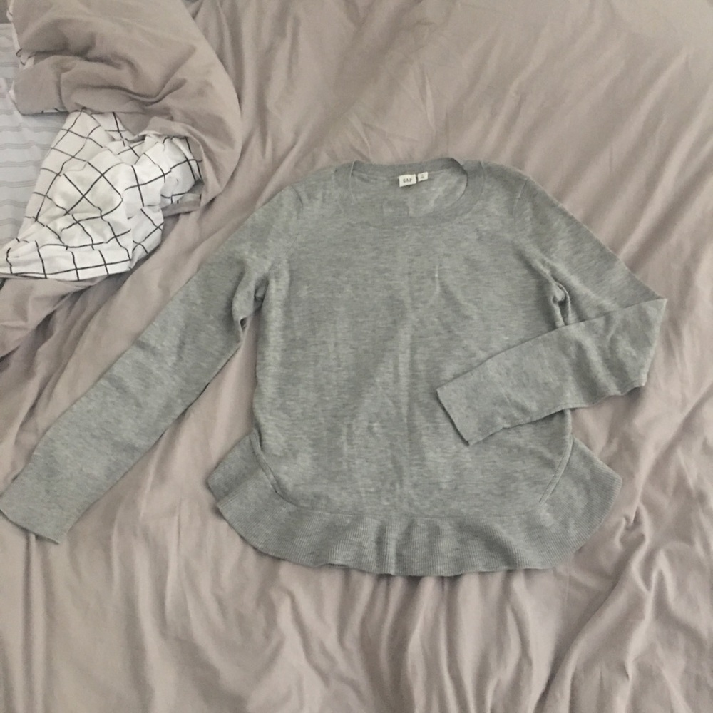 Gap - Grey sweater with accent- nwot - size s